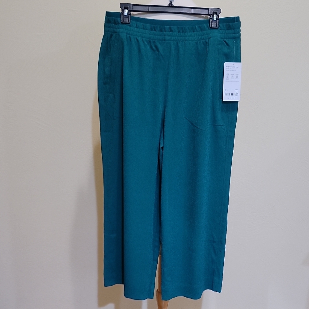 NWT Athleta Echo Wide Crop Pants in Green MSRP 109$.